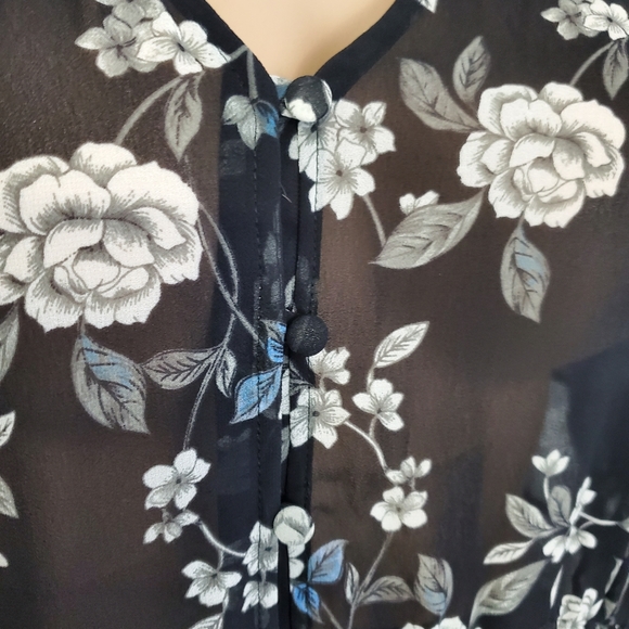 Torrid Semi-Sheer Floral Hi-Lo Tunic - Picture 4 of 13